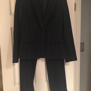 Tahari pant suit